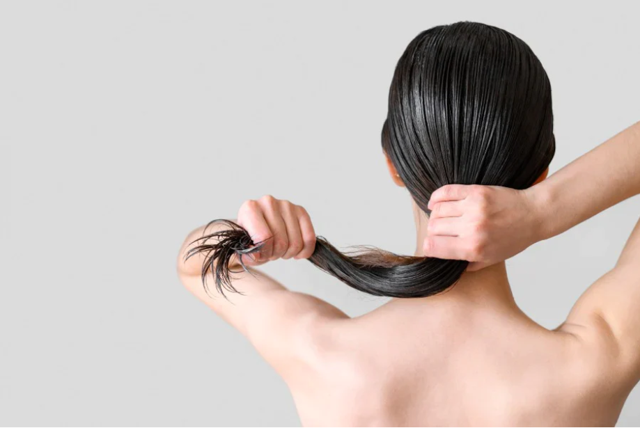 Hair oil vs hair serum — Which one is better for you?