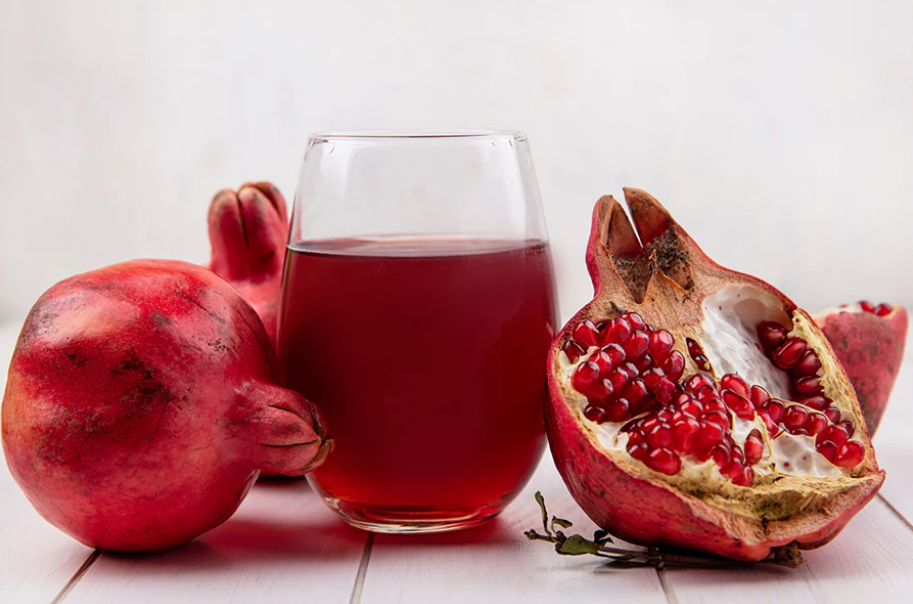 4 Benefits of Pomegranate Juice for Skin: A Delicious Way To Get Radiant Skin!