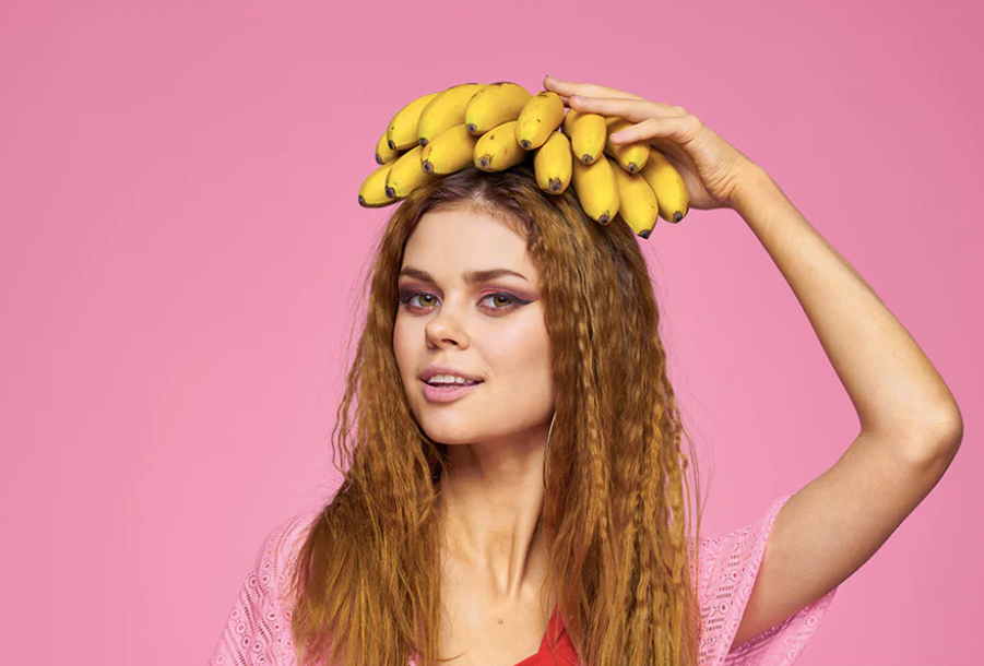 Make your own banana hair mask for frizz-free and healthy hair!